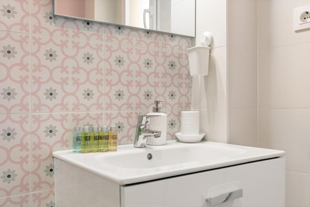 2 Bedrooms 1 Bathroom Furnished - Las Letras - Bright - Mintystay Madrid Exteriör bild